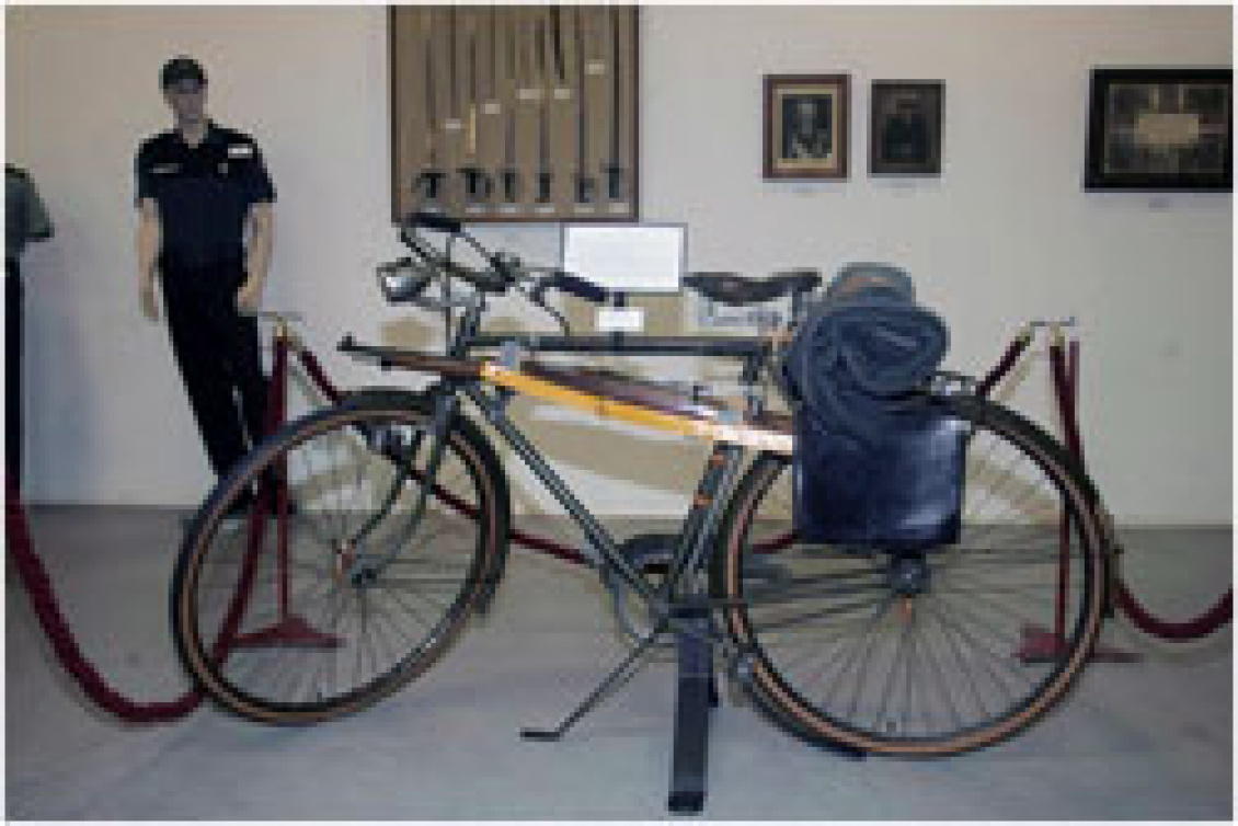 Bicicleta antigua Guardia Civil